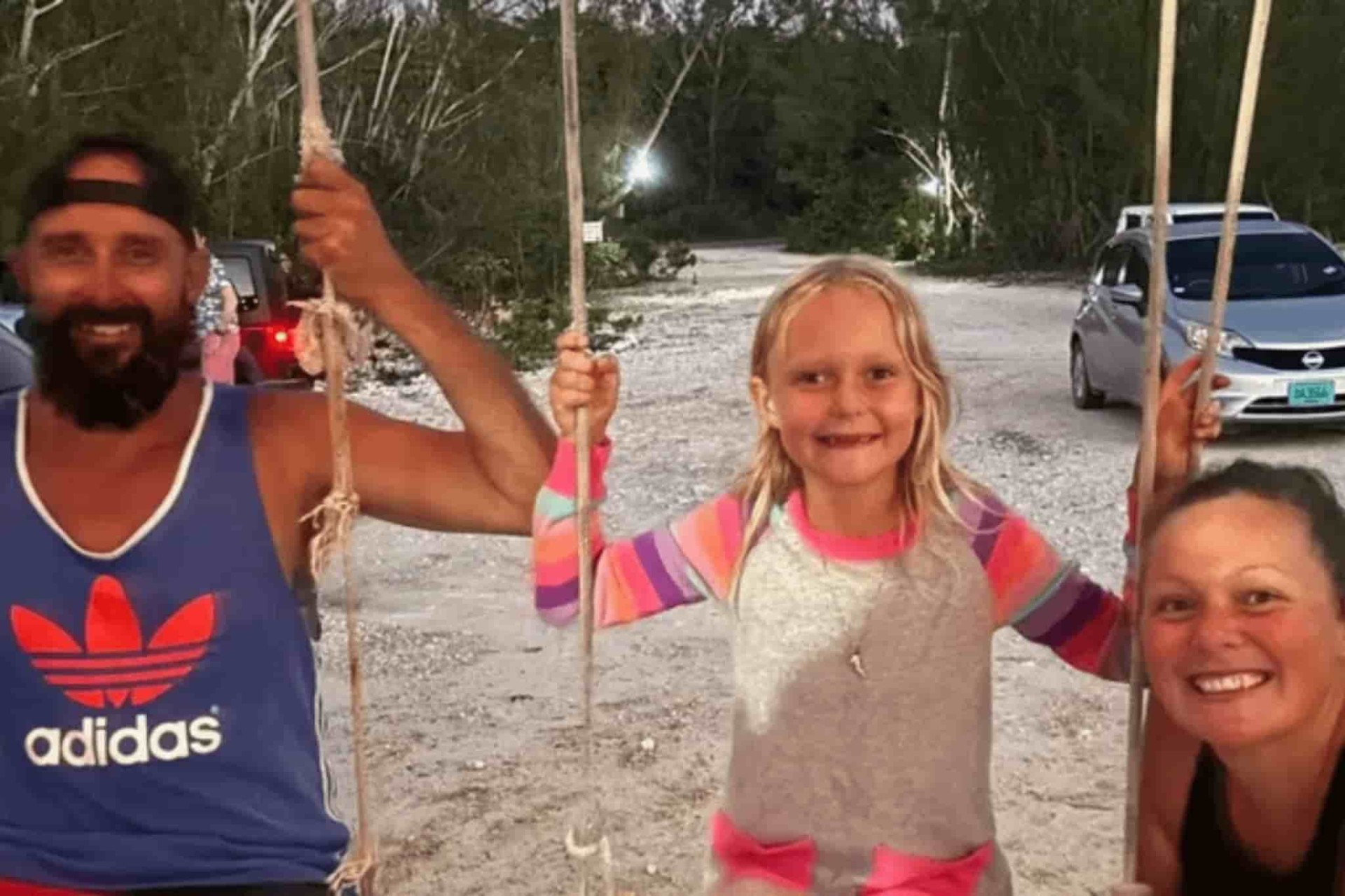 Kanadalı Aile Turks ve Caicos Açıklarında Tekne Kazası Sonrası Mahsur Kaldı